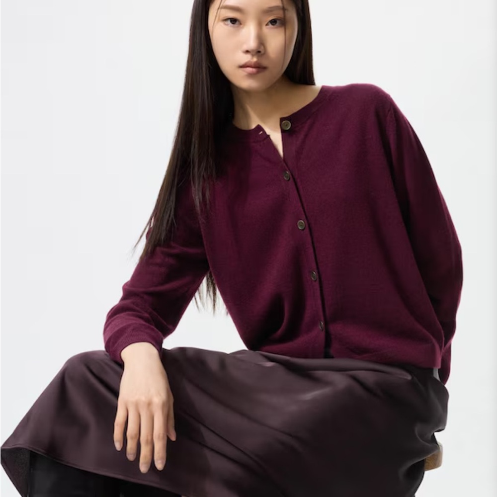NWT: Uniqlo Cashmere Crewneck Cardigan in maroon / deep wine